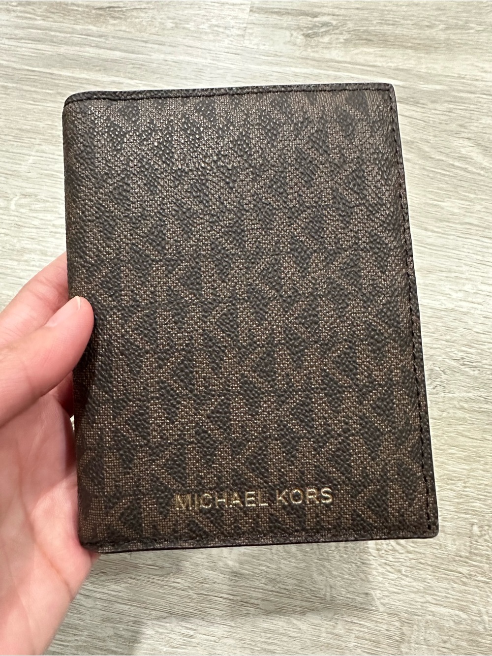 CH184 NWOT Michael Kors Brown Leather Passport Holder Wallet Organizer